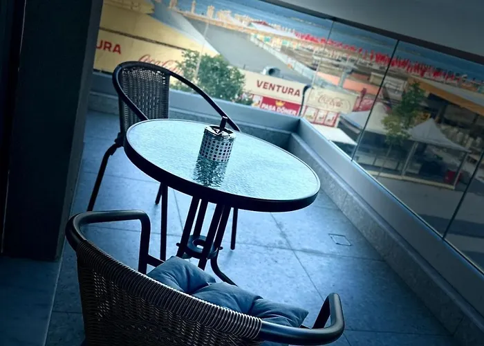 アパート Perla Mamaia Sea View Near The コンスタンツァ